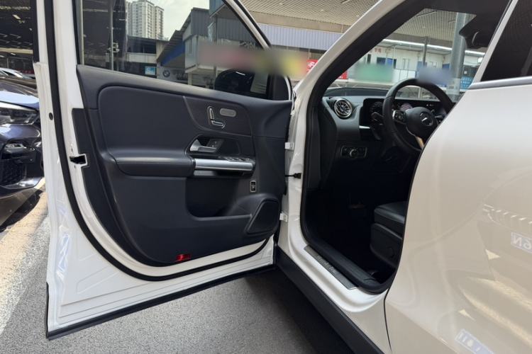 Used Mercedes-Benz GLA 2023 GLA 220 Interior 6