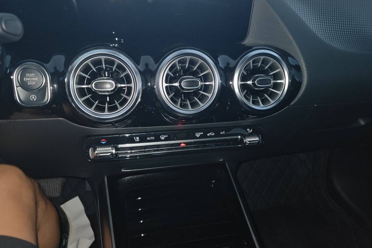 Used Mercedes-Benz GLA 2023 GLA 220 Interior 6