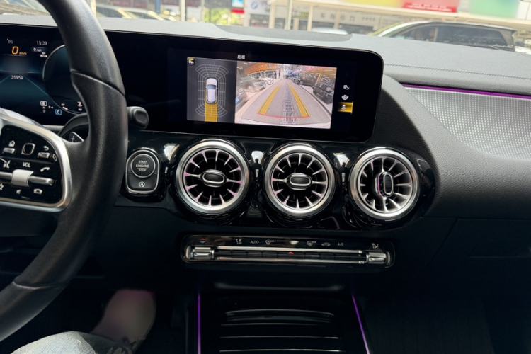 Used Mercedes-Benz GLA 2023 GLA 220 Interior 7