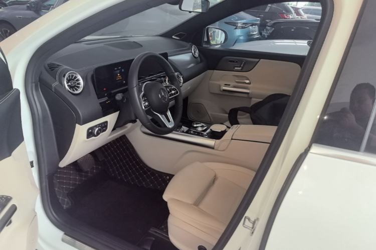 Used Mercedes-Benz GLA 2023 GLA 220 Left Front Seat
