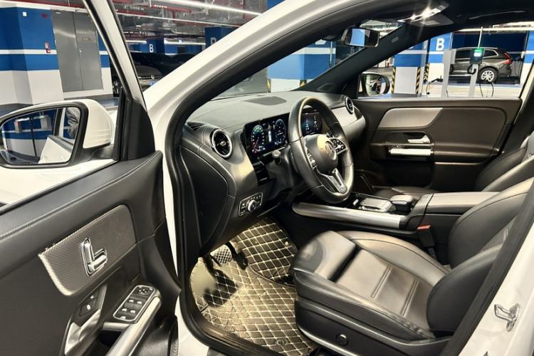 Used Mercedes-Benz GLA 2023 GLA 200 Left Front Seat
