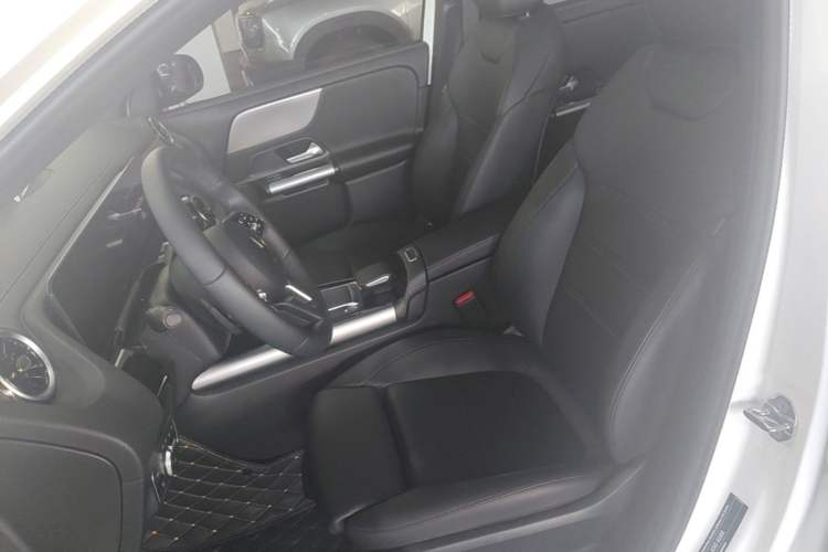Used Mercedes-Benz GLA 2023 Facelifted GLA 200 Left Front Seat