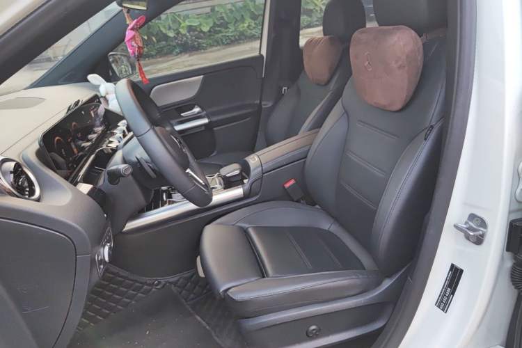 Used Mercedes-Benz GLA 2023 Facelifted GLA 200 Left Front Seat