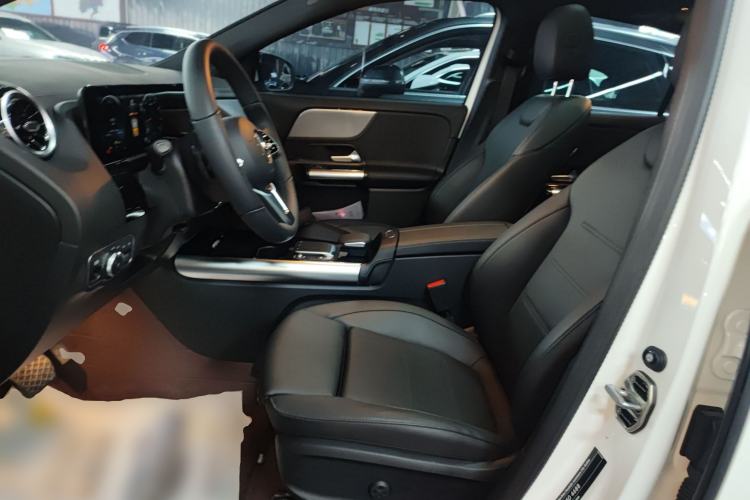 Used Mercedes-Benz GLA 2023 Facelifted GLA 200 Left Front Seat