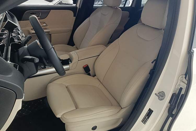 Used Mercedes-Benz GLA 2023 GLA 220 Left Front Seat