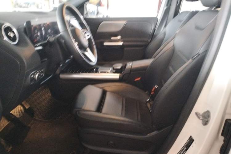 Used Mercedes-Benz GLA 2023 Facelifted GLA 200 Left Front Seat