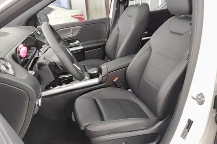 Used Mercedes-Benz GLA 2023 GLA 220 Left Front Seat