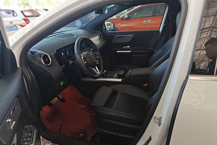 Used Mercedes-Benz GLA 2023 Facelifted GLA 200 Left Front Seat