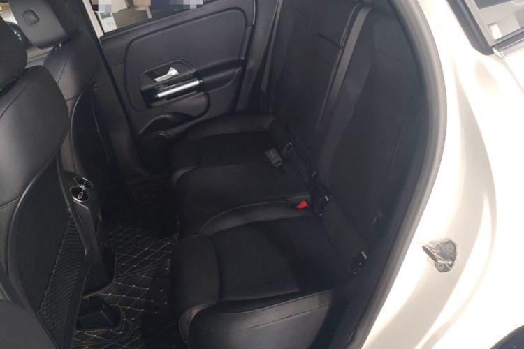 Used Mercedes-Benz GLA 2023 Facelifted GLA 200 Left Rear Seat