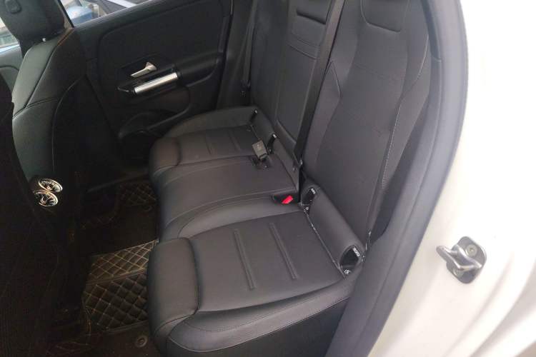 Used Mercedes-Benz GLA 2023 Facelifted GLA 200 Left Rear Seat