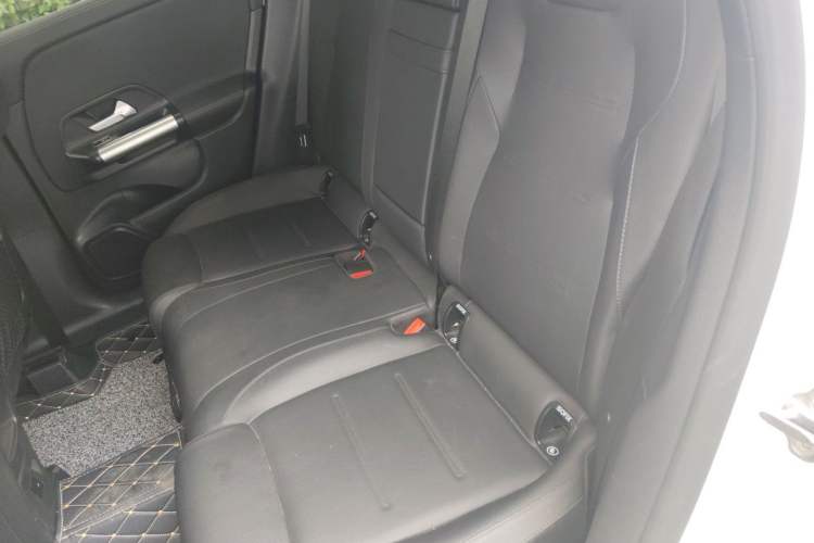 Used Mercedes-Benz GLA 2023 GLA 200 Left Rear Seat