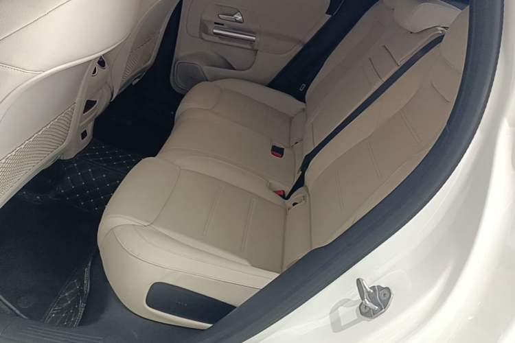 Used Mercedes-Benz GLA 2023 GLA 220 Left Rear Seat