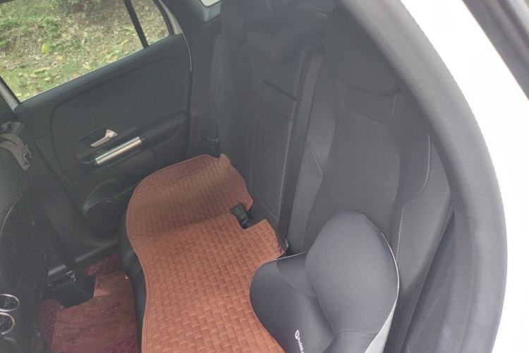 Used Mercedes-Benz GLA 2023 Facelifted GLA 200 Left Rear Seat