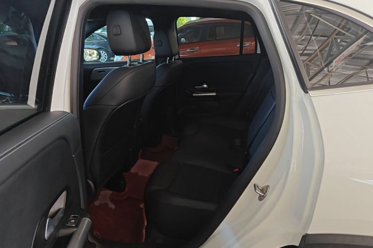 Used Mercedes-Benz GLA 2023 Facelifted GLA 200 Left Rear Seat