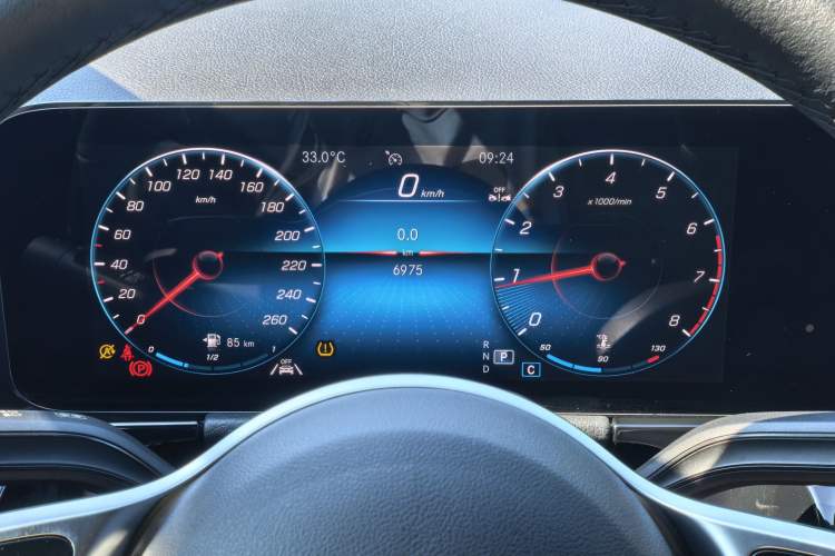 Used Mercedes-Benz GLA 2023 Facelifted GLA 200 Odometer Close Up