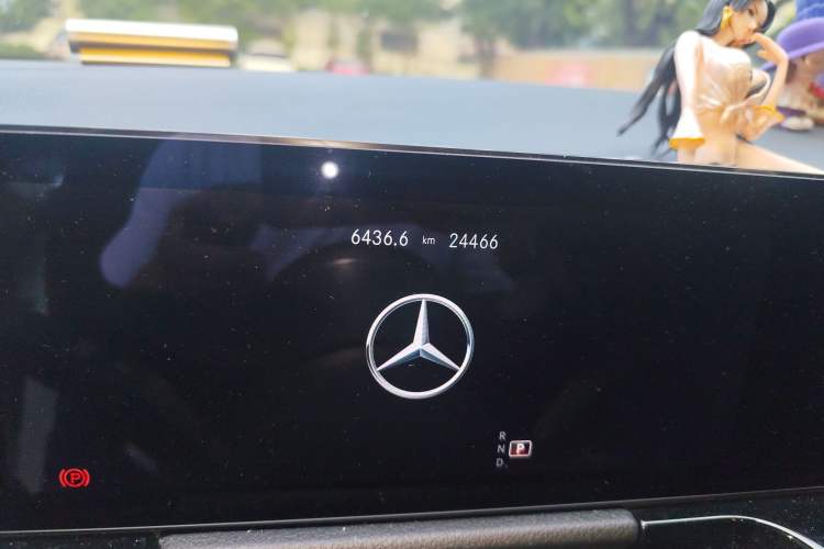 Used Mercedes-Benz GLA 2023 Facelifted GLA 200 Odometer Close Up