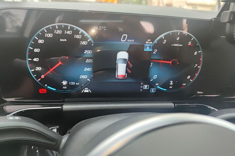 Used Mercedes-Benz GLA 2023 Facelifted GLA 200 Odometer Close Up