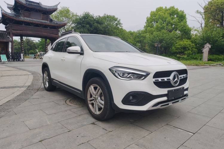 Used Mercedes-Benz GLA 2023 GLA 200 Rear Right 45 Deg