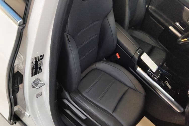 Used Mercedes-Benz GLA 2023 Facelifted GLA 200 Right Front Seat
