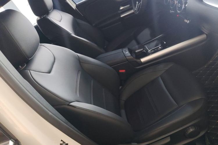 Used Mercedes-Benz GLA 2023 Facelifted GLA 200 Right Front Seat