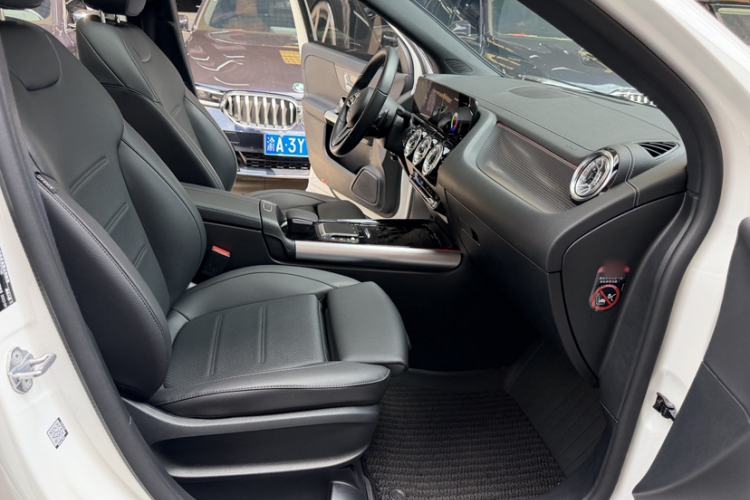 Used Mercedes-Benz GLA 2023 GLA 220 Right Front Seat