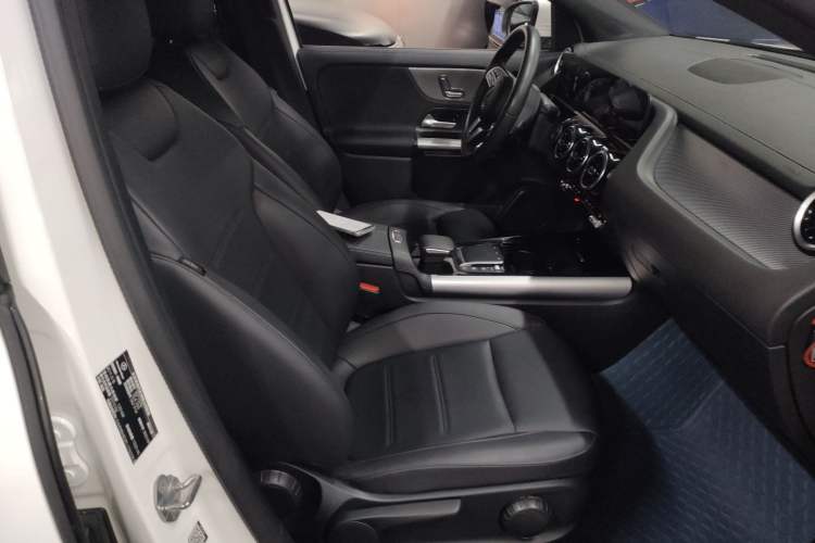 Used Mercedes-Benz GLA 2023 GLA 200 Right Front Seat