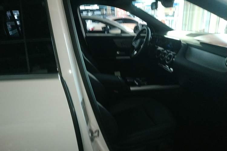 Used Mercedes-Benz GLA 2023 Facelifted GLA 200 Right Front Seat