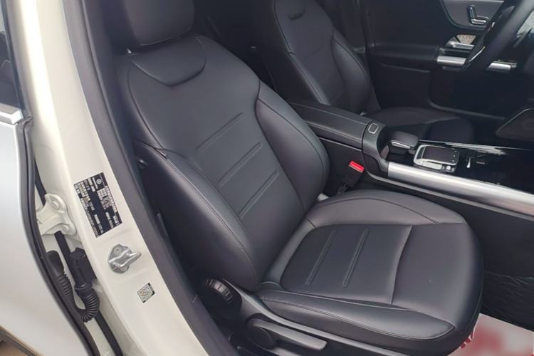 Used Mercedes-Benz GLA 2023 Facelifted GLA 200 Right Front Seat