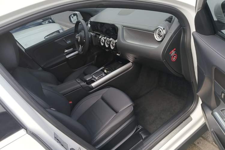 Used Mercedes-Benz GLA 2023 GLA 220 Right Front Seat
