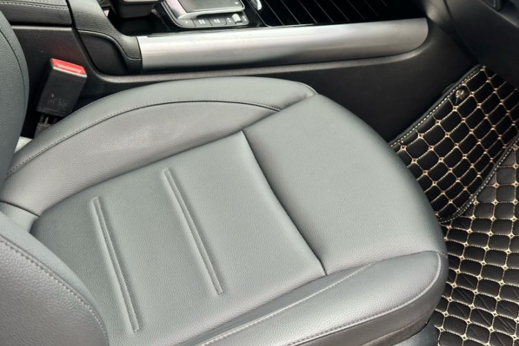 Used Mercedes-Benz GLA 2023 GLA 200 Right Front Seat