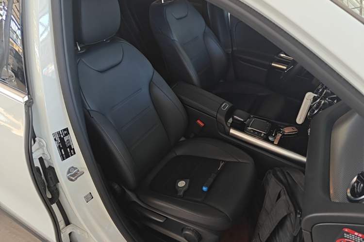 Used Mercedes-Benz GLA 2023 Facelifted GLA 200 Right Front Seat
