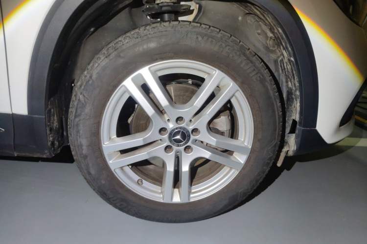 Used Mercedes-Benz GLA 2023 GLA 200 Right Front Wheel Hub
