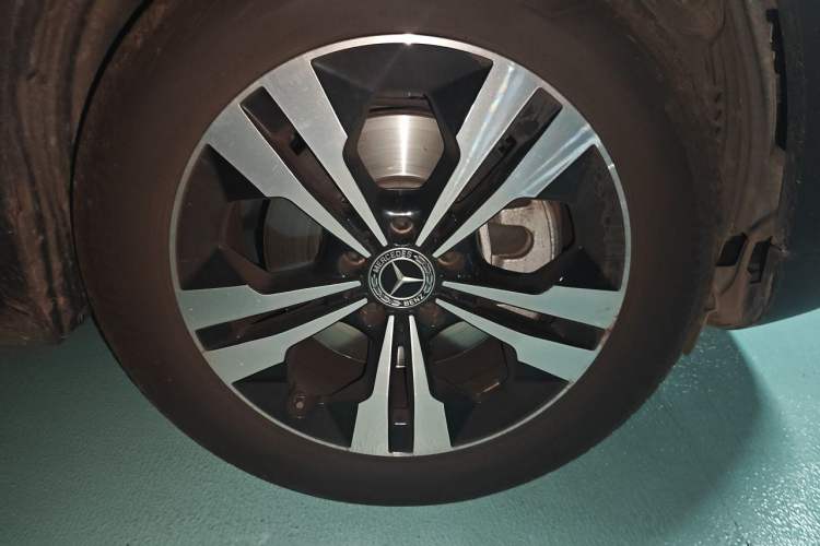 Used Mercedes-Benz GLA 2023 GLA 220 Right Front Wheel Hub
