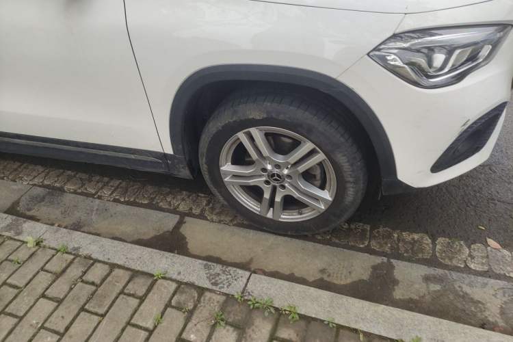 Used Mercedes-Benz GLA 2023 GLA 200 Right Front Wheel Hub
