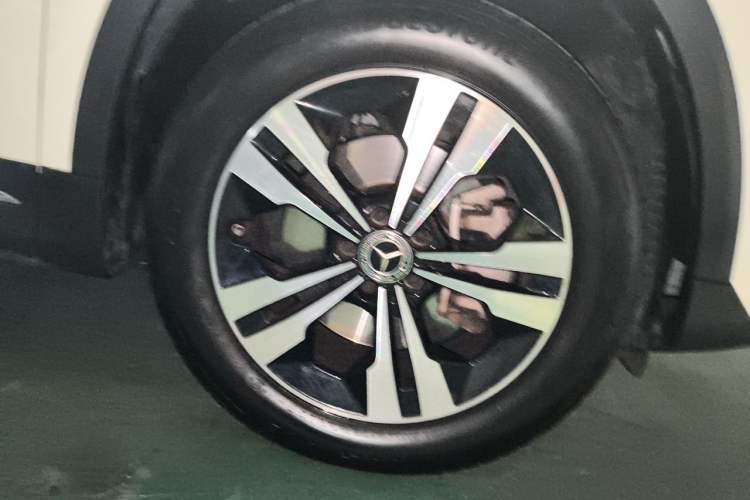 Used Mercedes-Benz GLA 2023 GLA 220 Right Front Wheel Hub