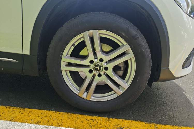 Used Mercedes-Benz GLA 2023 GLA 200 Right Front Wheel Hub
