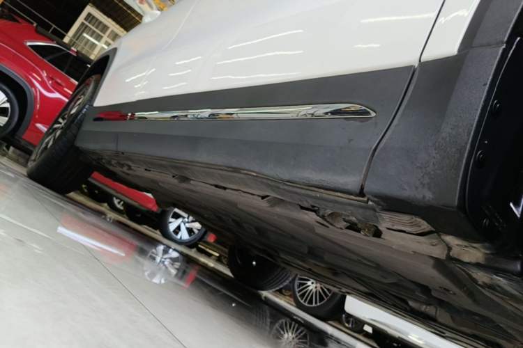 Used Mercedes-Benz GLA 2023 GLA 220 Right Side Sill