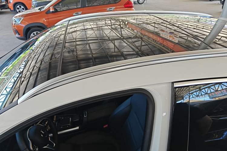 Used Mercedes-Benz GLA 2023 Facelifted GLA 200 Roof