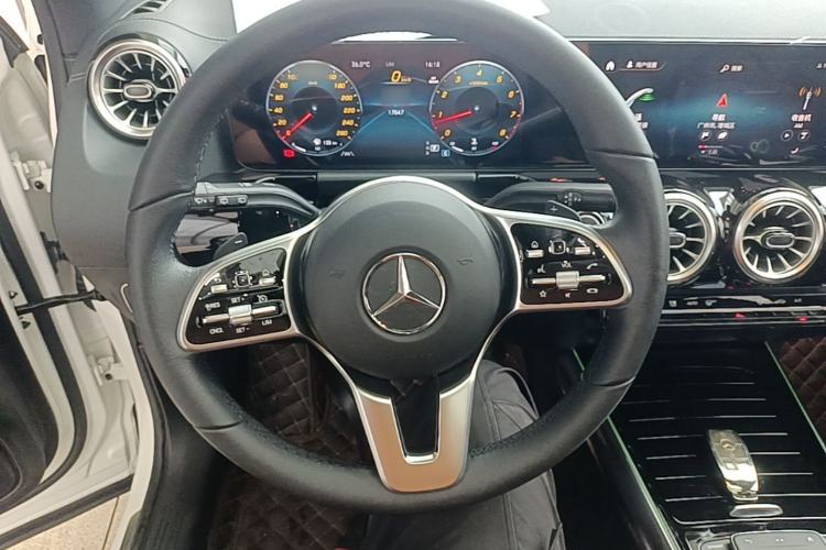 Used Mercedes-Benz GLA 2023 GLA 220 Steering Wheel