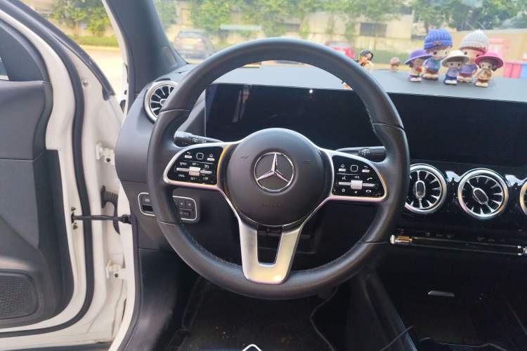Used Mercedes-Benz GLA 2023 Facelifted GLA 200 Steering Wheel