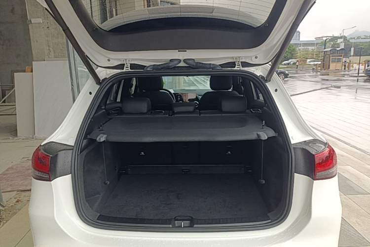 Used Mercedes-Benz GLA 2023 GLA 220 Trunk