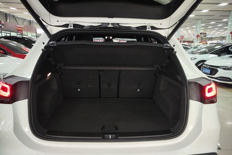 Used Mercedes-Benz GLA 2023 GLA 220 Trunk