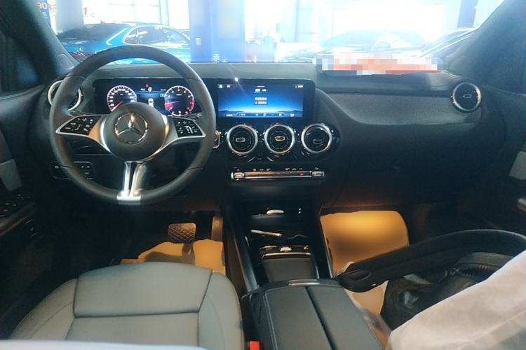 Used Mercedes-Benz GLA 2024 GLA 200 Center Console
