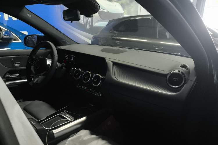 Used Mercedes-Benz GLA 2024 GLA 200 Center Console