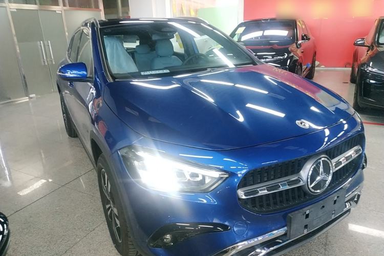 Used Mercedes-Benz GLA 2024 GLA 200 Front Right 45 Deg