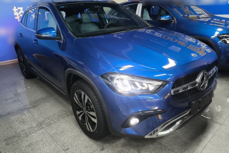 Used Mercedes-Benz GLA 2024 GLA 200 Front Right 45 Deg