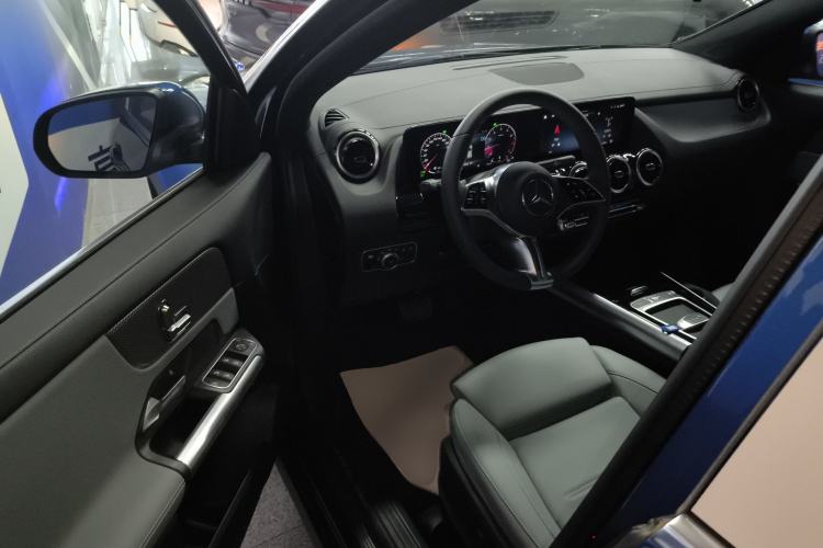 Used Mercedes-Benz GLA 2024 GLA 200 Interior 3