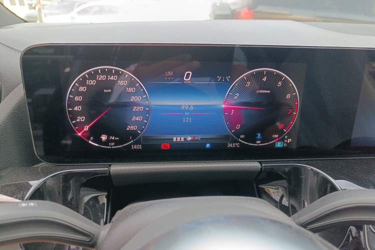 Used Mercedes-Benz GLA 2024 GLA 200 Odometer Close Up