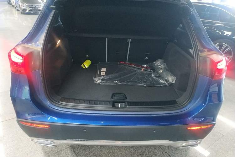 Used Mercedes-Benz GLA 2024 GLA 200 Trunk