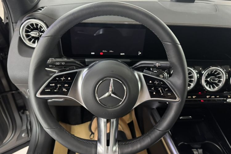Used Mercedes-Benz GLA 2024 GLA 220 4MATIC Interior 1